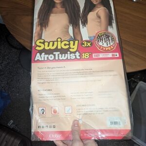Swicy Afro Twist 18" - Color 30